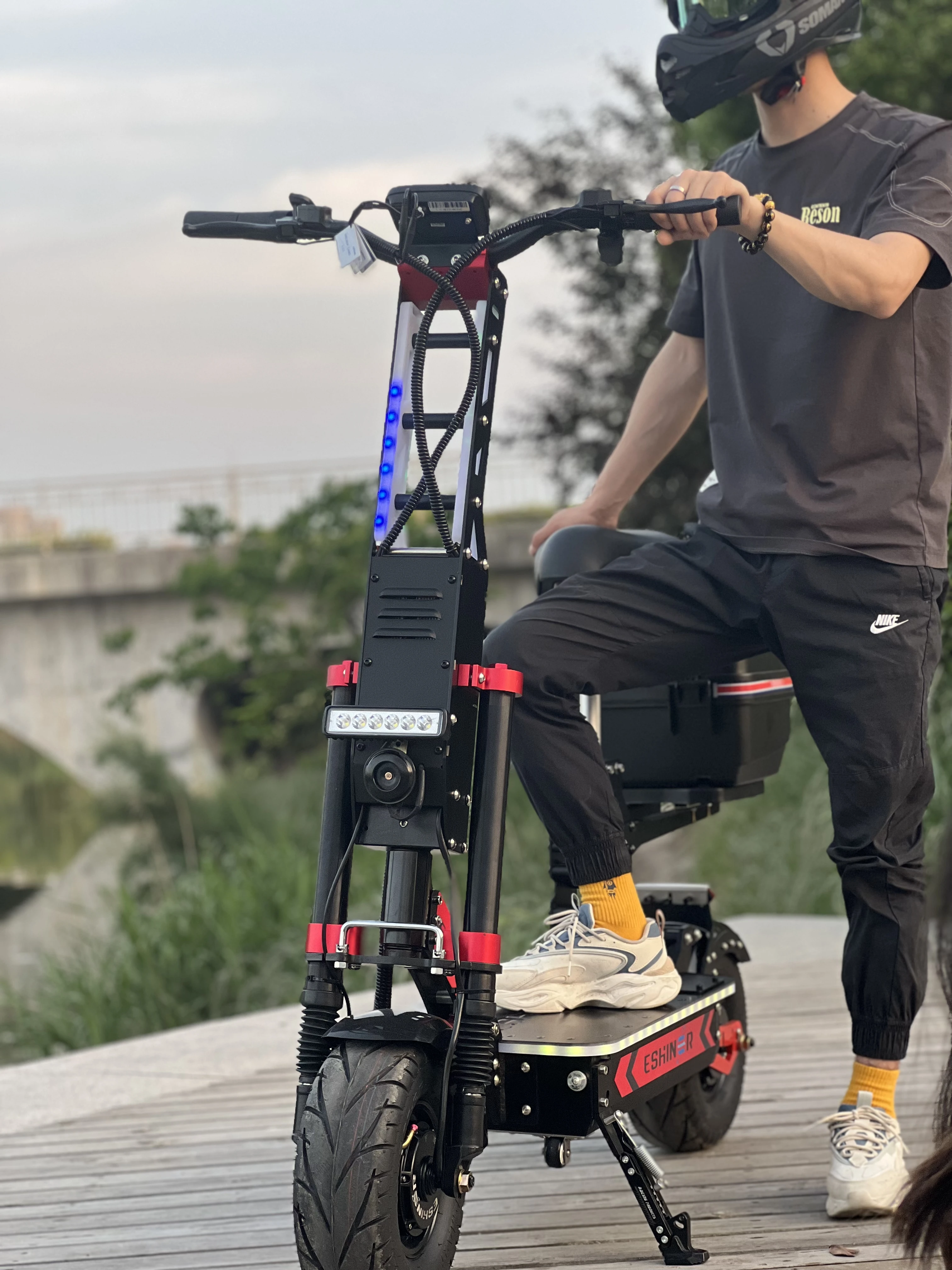 USA stock NFC or Password Electro Scooter 120KM/H 72V 8000w Motor 13inch Road Tire 40ah Battery Capacity 1200km EScooter