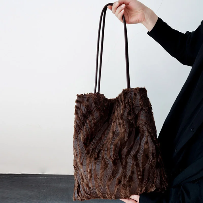 

Large Capacity Retro Design Shoulder Bag Fashionable Deep Coffee Fur Tote Bag Women Handbag
