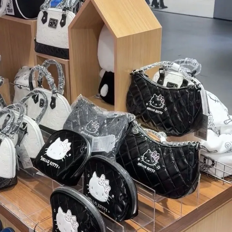 

Hello Kitty Black and White Series Fashionable Checkered Chain High - end Single - shoulder Underarm Handbag