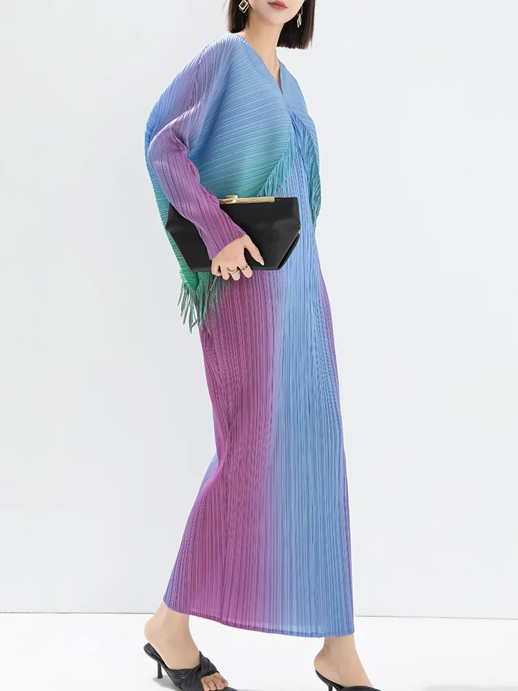 MIYAKE Style Wrinkled Spring Fashion and Luxury Feeling Gradually Changing Color Bat Sleeve Tassel V-neck Long Dress [20240522]