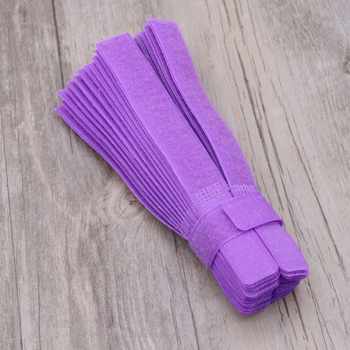 

100Pcs Wire Organizer Cable Wrap Nylon Cord Management Strap for Charging Headphone Cables Compact Travel-Friendly Winder Ties