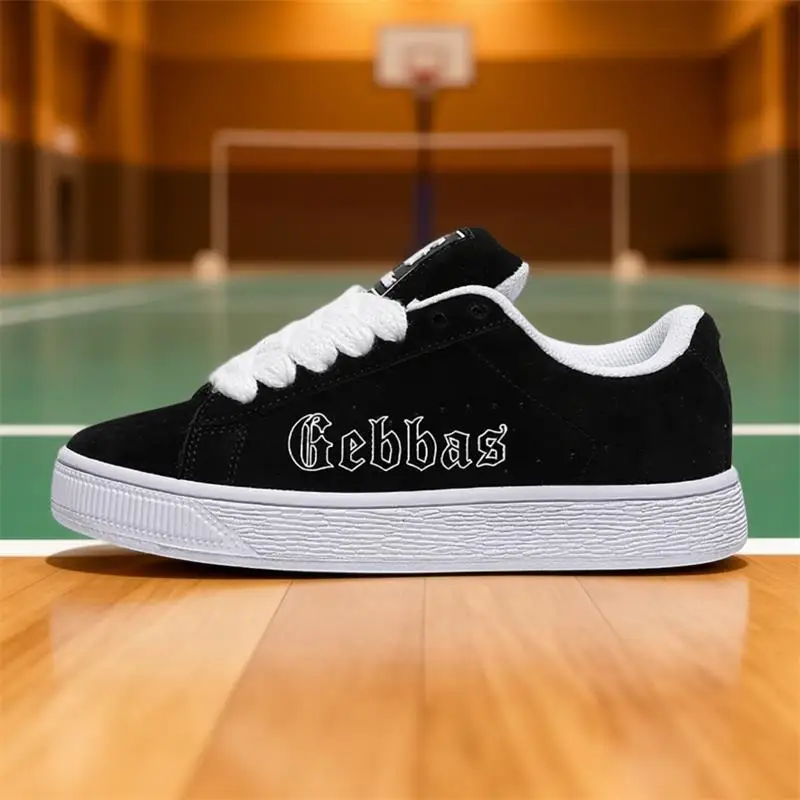 

Пэчворк - повседневная обувь из ткани, многослойный дизайн, модный акцент, привлекающий внимание.