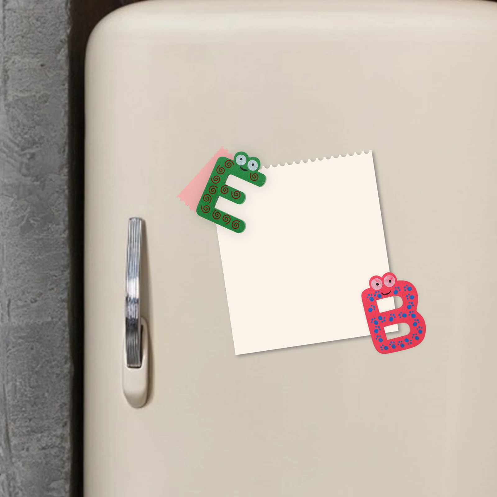 Lettres magnétiques de l'alphabet en bois, 26 pièces, aimants colorés de dessin animé A-Z pour réfrigérateur, tableau blanc, lettres décoratives d'apprentissage précoce