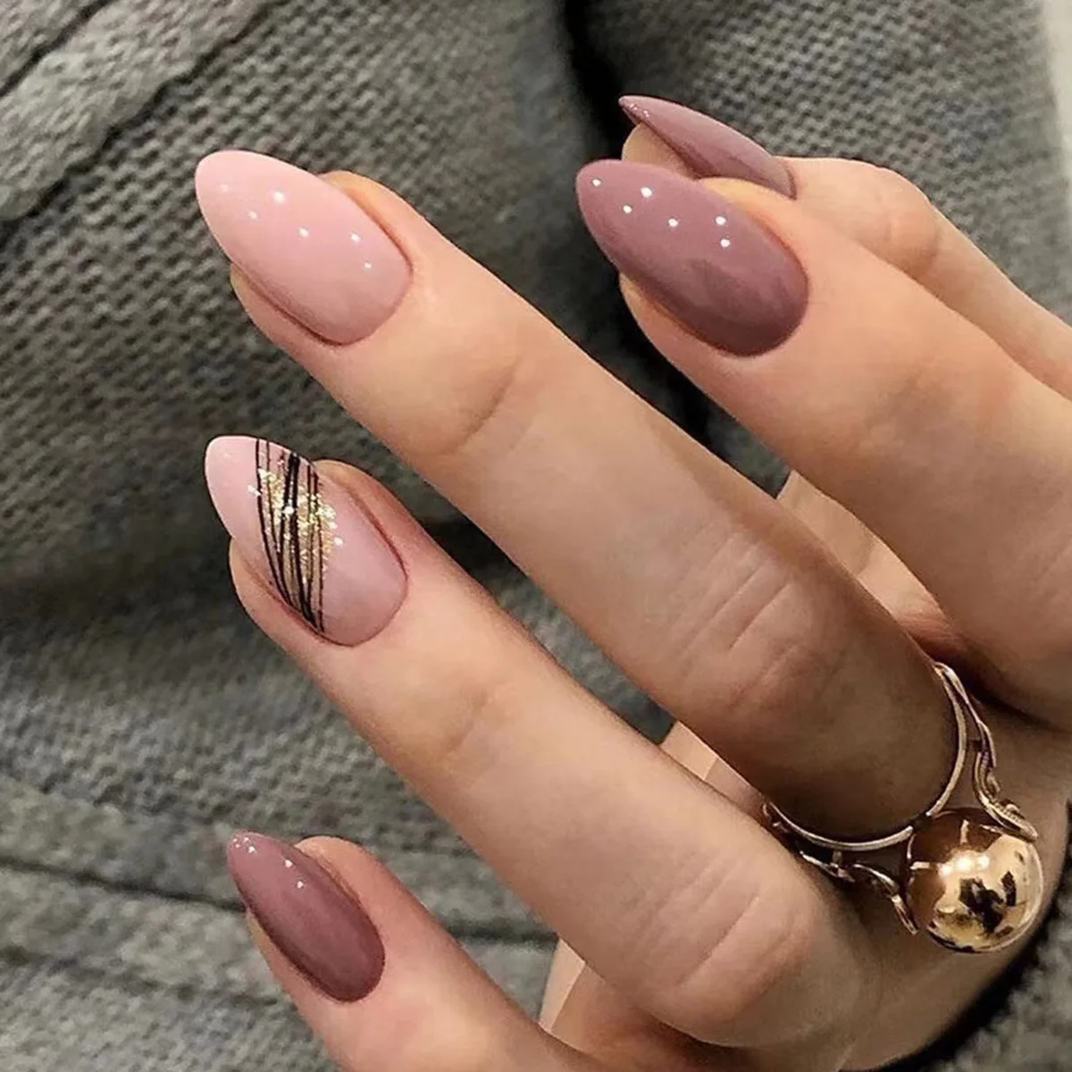 24 Stück rosa rosa drücken auf schräge Gold linie Mandel falsche Nägel abnehmbare volle Abdeckung Nagels pitzen fertige Fingernägel Nail Art