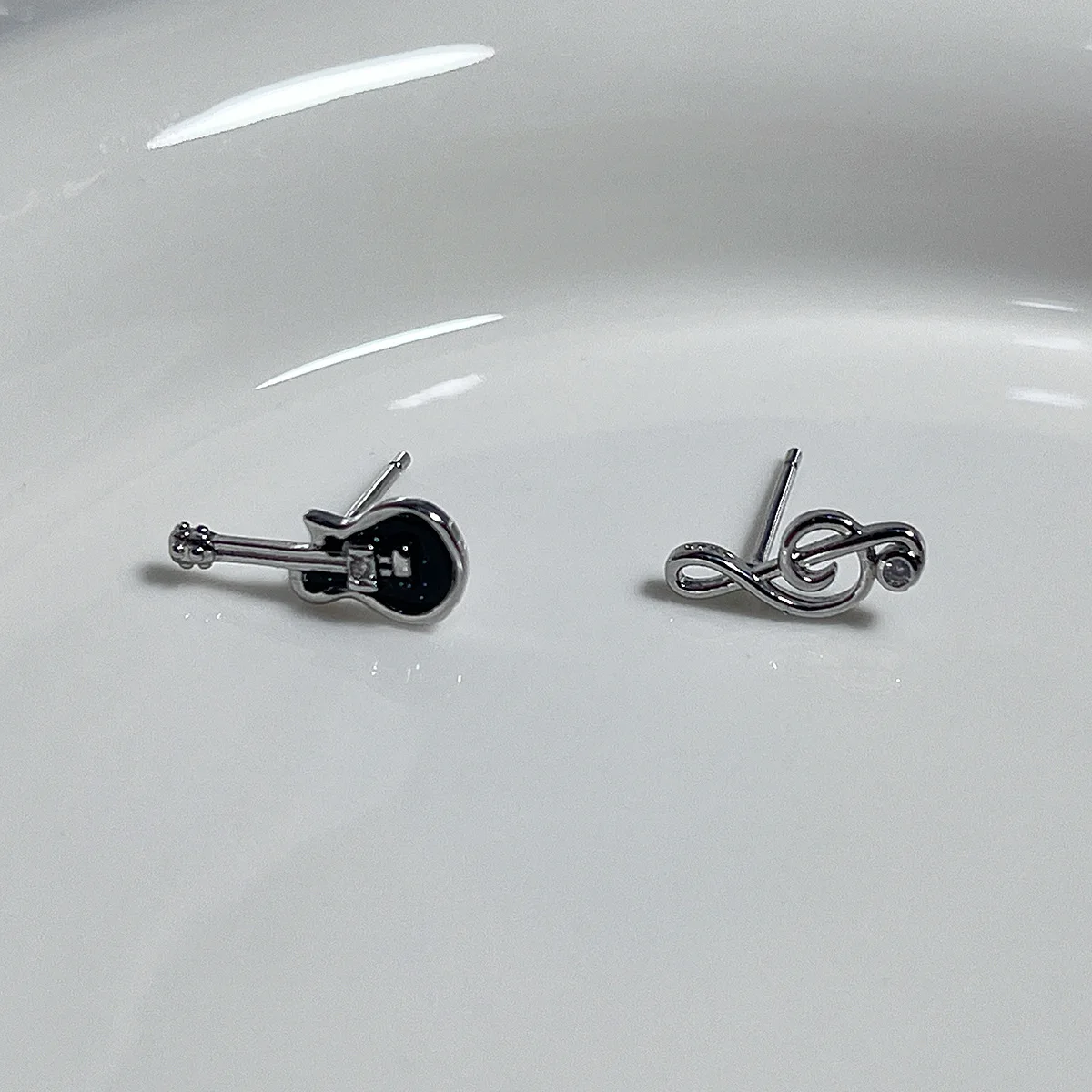 

Guitar Moissanite Earrings S925 Silver Stud Earring for Women with Gra Certificate Engagement New 2025