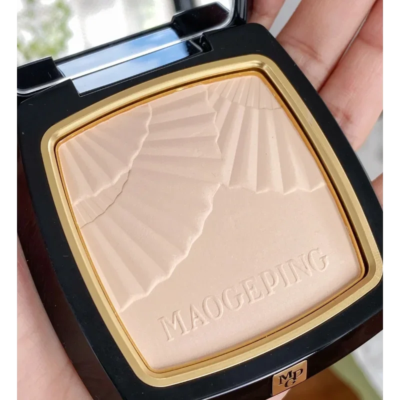 Maogeping-polvo prensado de maquillaje dorado, cobertura completa, corrector de alta calidad, polvo de ajuste de larga duración, Cosméticos de belleza