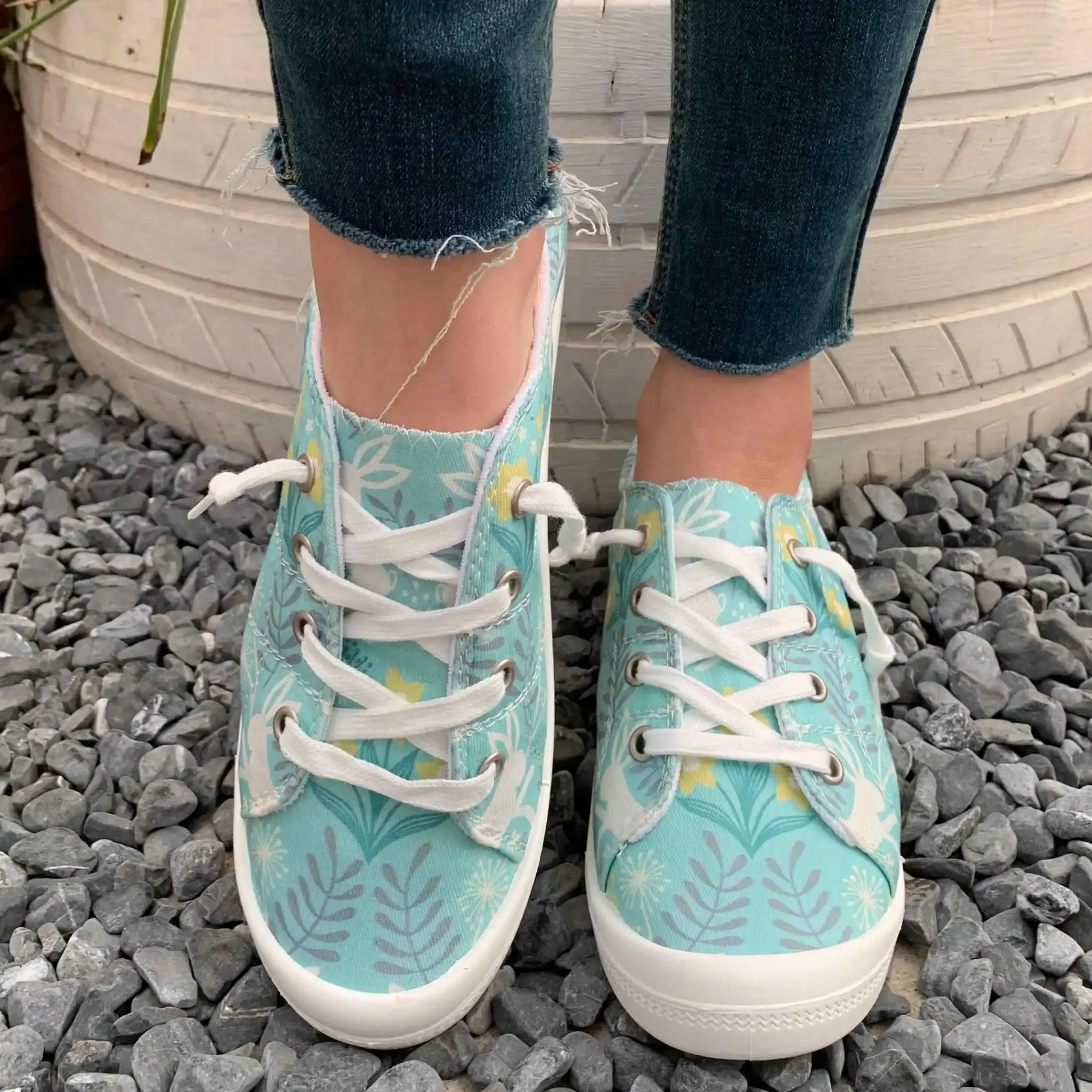 

Women's Casual Sports Shoes, Walking Shoes, Running Shoes, Slip-On Comfortable Low-Cut Soft-Soled Breathable Large-Size Women's Shoes, Sky Blue Printed Fashion Gift.