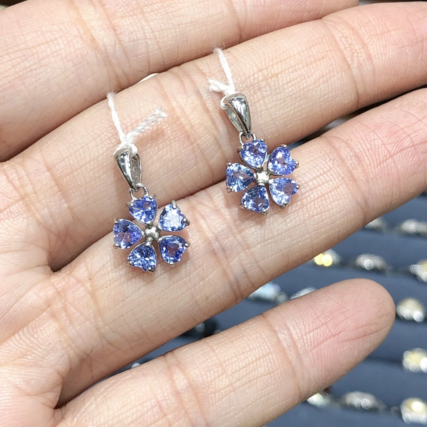 

1 шт. кулон Fengbaowu из натурального танзанита в форме цветка, 4 мм, сердце, серебро 925 пробы, камень для рейки-терапии, модное ювелирное украшение, подарок для женщин