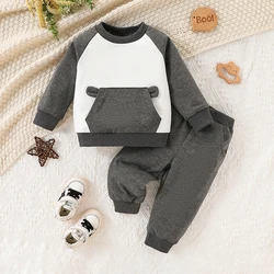 2-piece set of fashionable and cute baby boys with three-dimensional ear pockets decorated with color blocked shoulder sleeves,