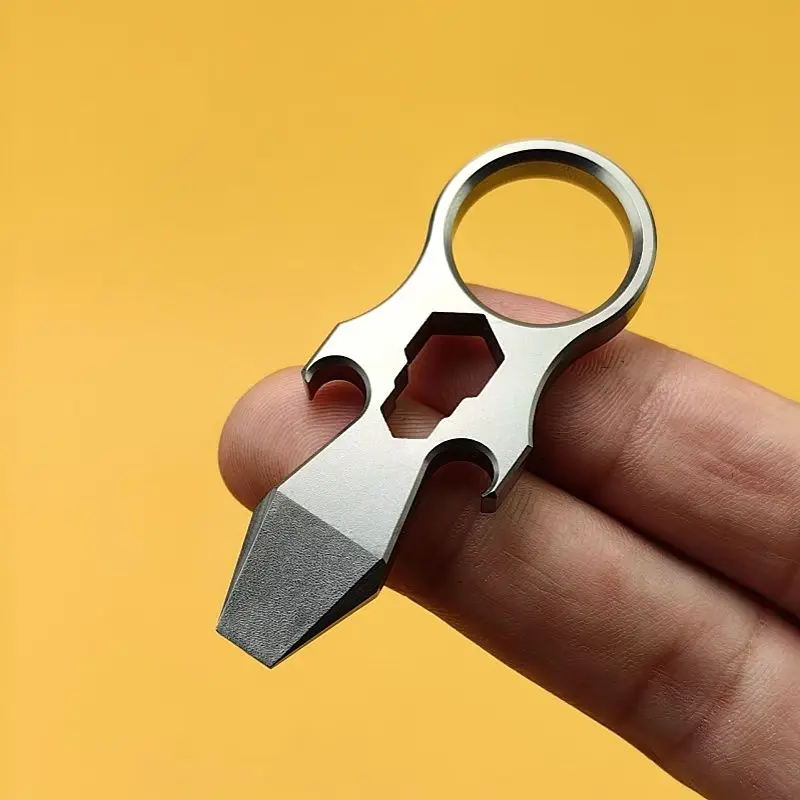 Mini łom wielofunkcyjny ze stopu tytanu, otwieracz do butelek, EDC, wielozadaniowy brelok do kluczy, przenośne narzędzie awaryjne do użytku na kempingu.