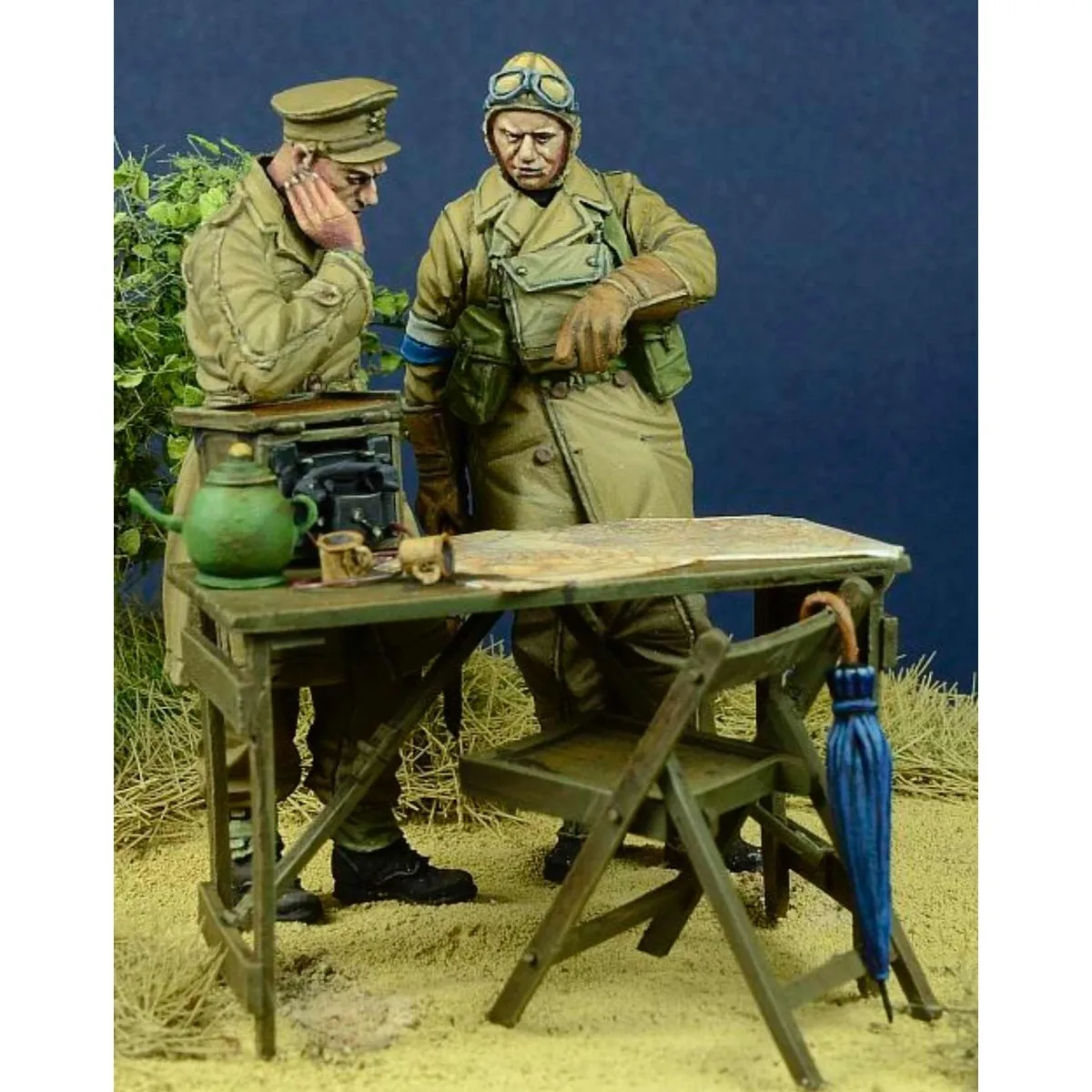 Kit de modelo de resina 1/35 sem pintura, oficiais britânicos e cavaleiros de despacho (com mesa) GK desmontado e sem pintura