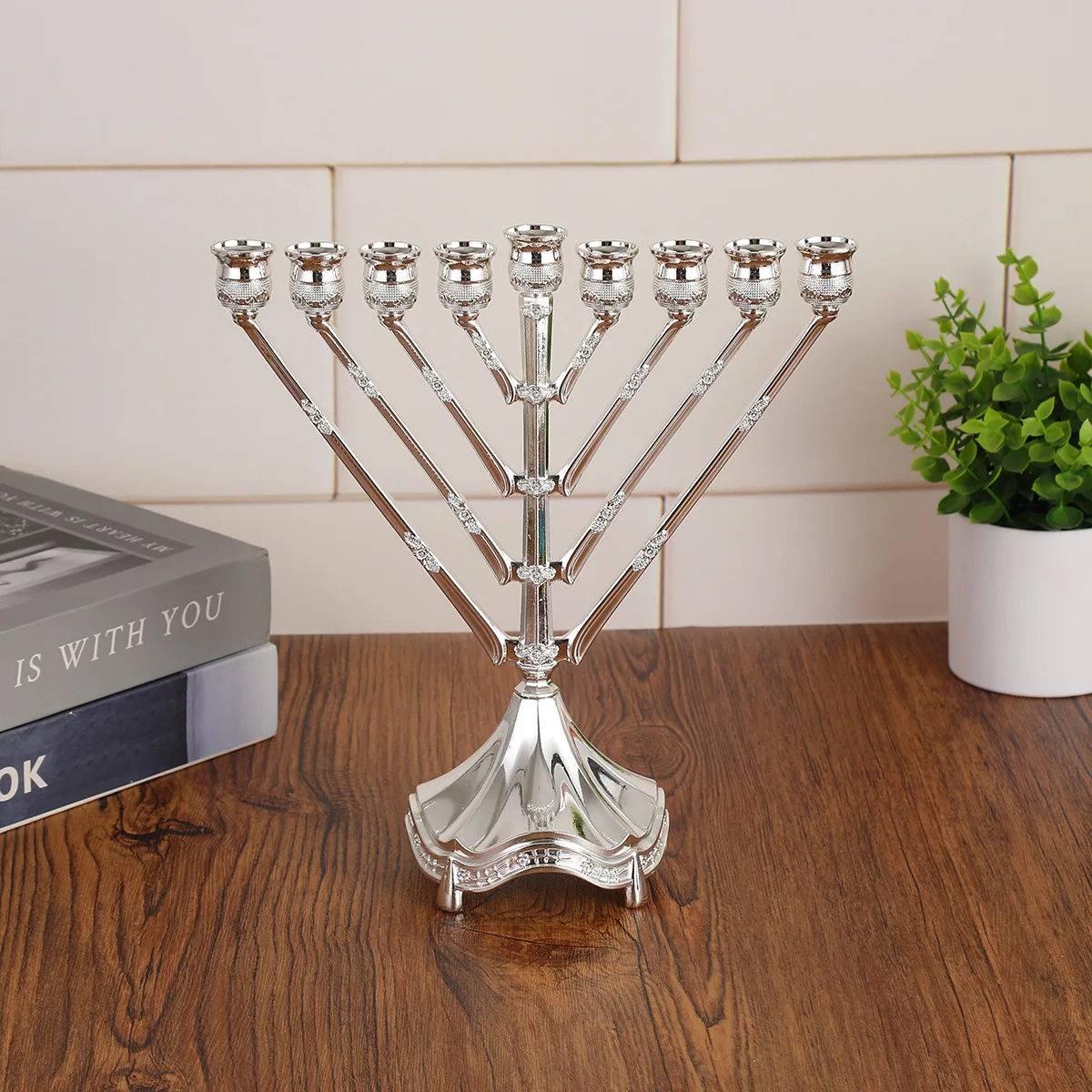 Nordic style retro candle holder, nine-headed candle holder relief candle utensils, exquisite decorations in hotel restaurants