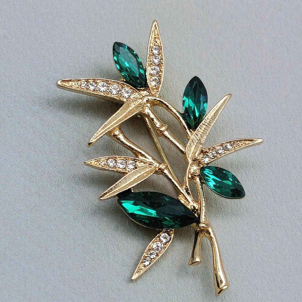 2026 Shoe embellishment, niche design brooch, decorative buckle, versatile badge, themed brooch, clothing embellishment, silk clip, neck accessory, shoe badge, high aesthetic appeal, anti-exposure accessory, couple's decoration, decorative pin, women's suit pin, high-end French style, minimalist ins
