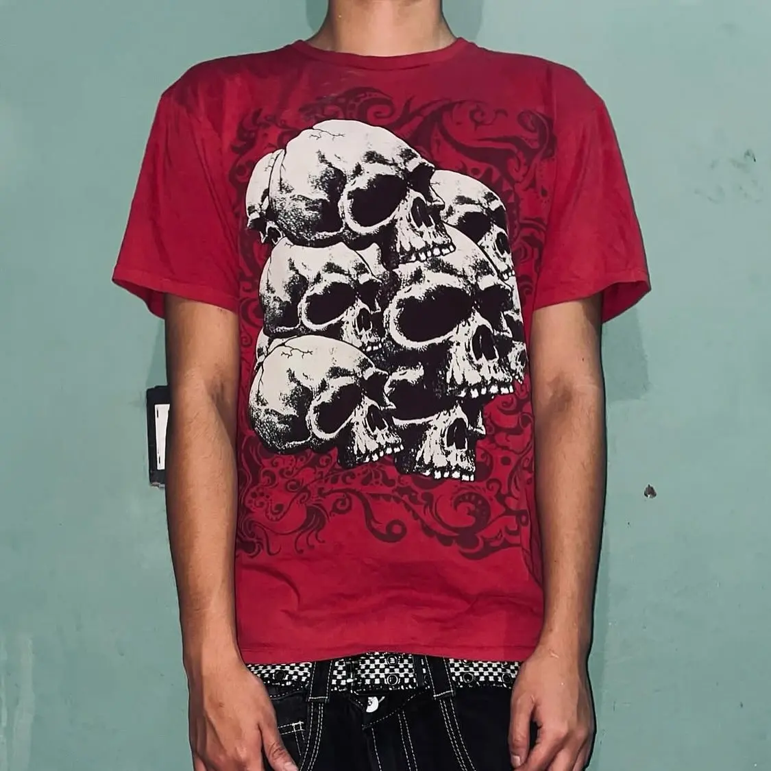 

Dark Street Style Skeleton Print T-shirt Burgundy Retro Aging “inche Chado” Text Trendy Short Sleeve