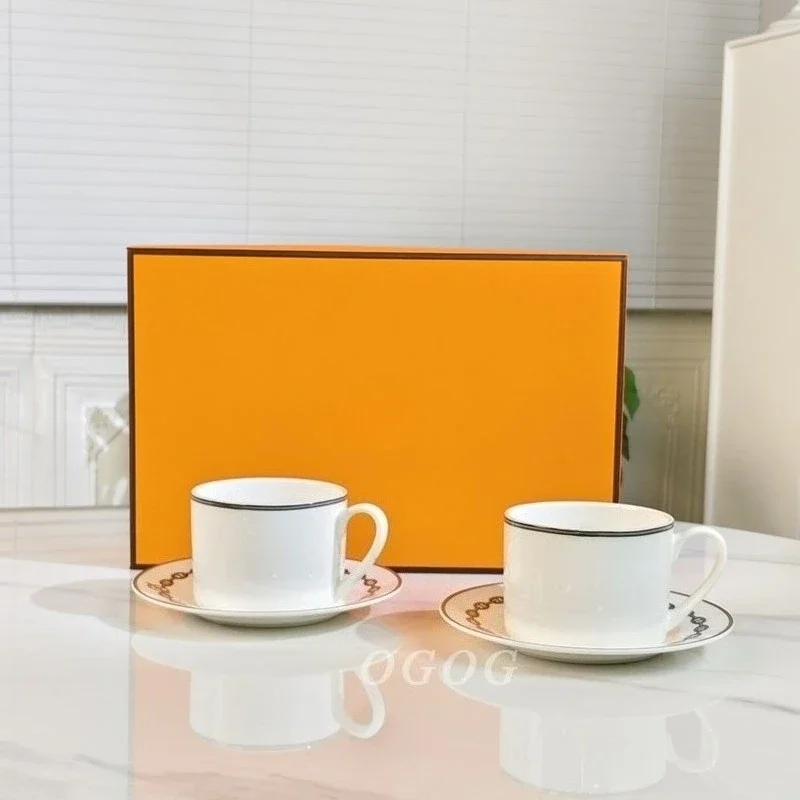 Bone China Coffee Cup and Saucer Set English Tea Ware Afternoon Tea Cup for Home Use Elegant Porcelain Drinkware Collection