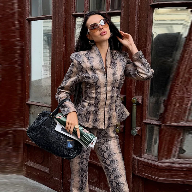 Schlangenmuster-Set mit V-Ausschnitt, Schnallenverschluss und Taillenbetonung: Mantel und Hose für Damen, Street-Style, Langarm, Schlanke Jacken, Schlaghosen, Neue Outfits – Detail 14