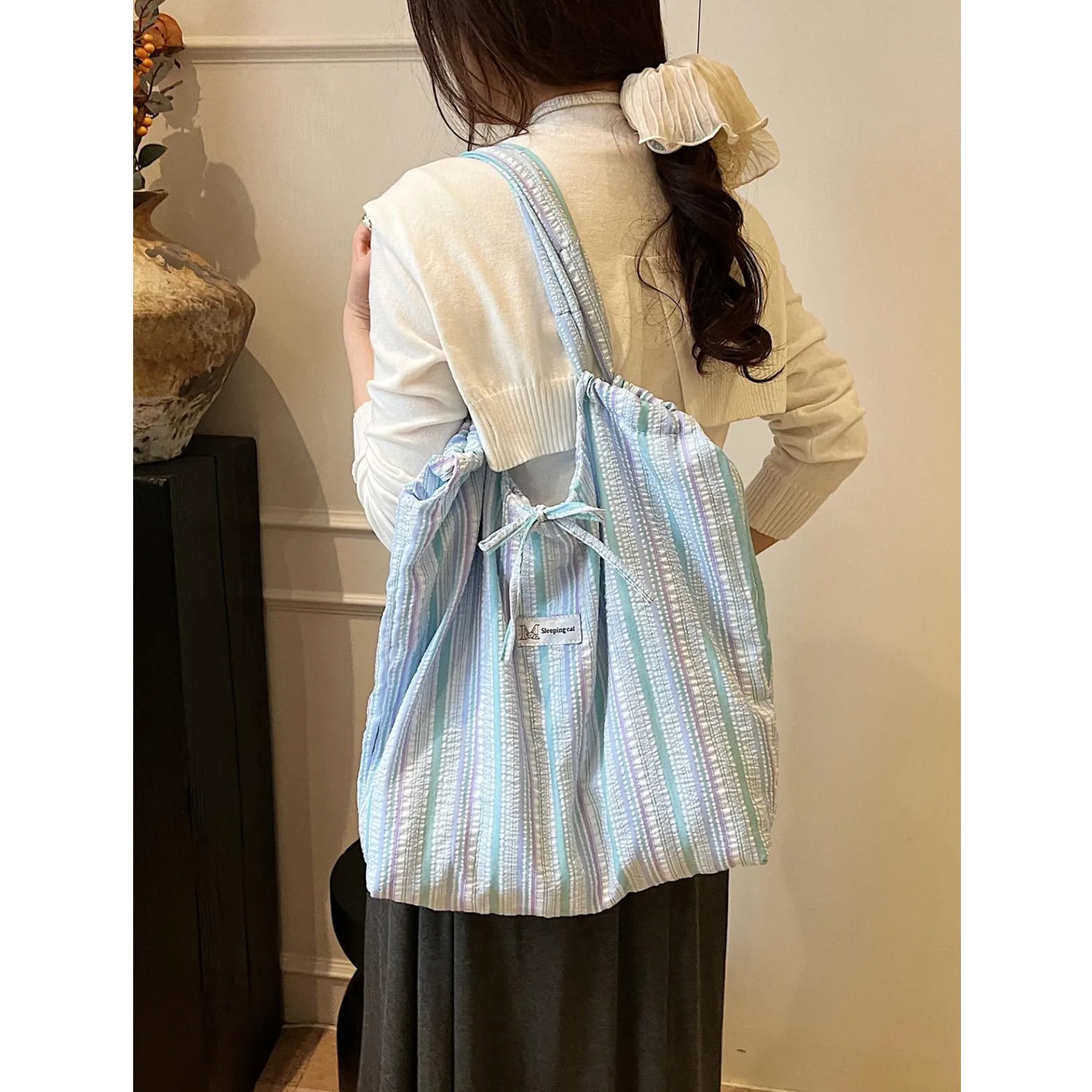 

Свежая полосатая контрастная сумка через плечо, новая весенне-летняя сумка-тоут, дорожная сумка большой вместимости, холщовая сумка для студенческого класса