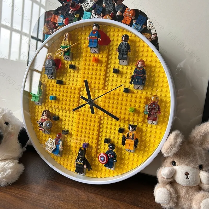 Kinderzimmer DIY Wanduhr Uhr Dekoration Plastik Cartoon Geräuschlos Junge Geburtstagsgeschenk Handgefertigte Baustein-Wanduhr