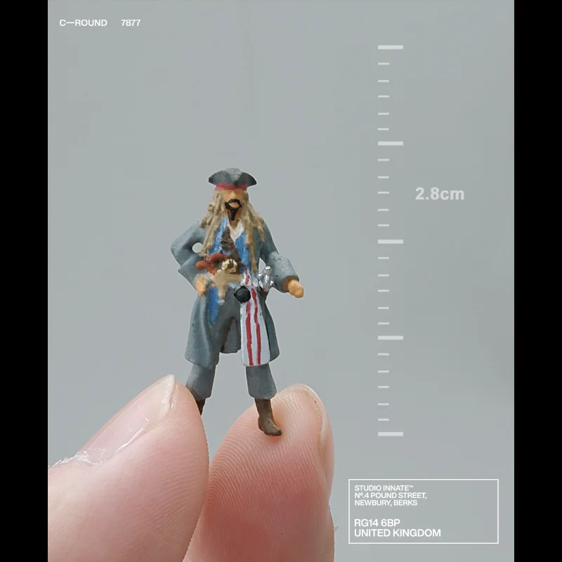 Pirate Captain Miniature Model 1:64 Micro Action Figure Handheld Puppet Sandbox Prop