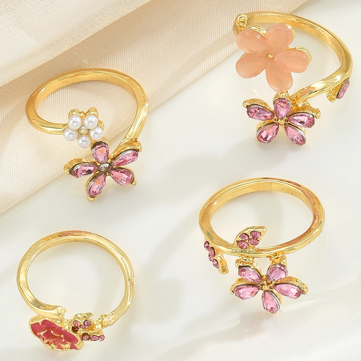 4pcs Lovely Pink Rose Flower Adjustable Ring Set Fashion Faux Pearl Diamond Decor Five-Petal Floral Rings For Women Jewelry Gift