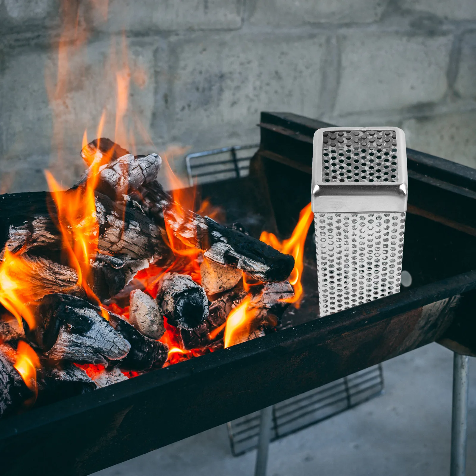 

Stainless Steel Smoker Box Heavy Duty Large Capacity Bbq Smoker Box for Charcoal Gas Grill Wood Chips Smoking Tool