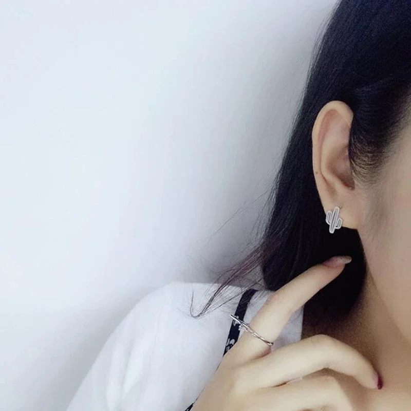 Uini Tail hot selling new 925 sterling silver Korean version fashionable simple cactus earrings exquisite dynamic accessories