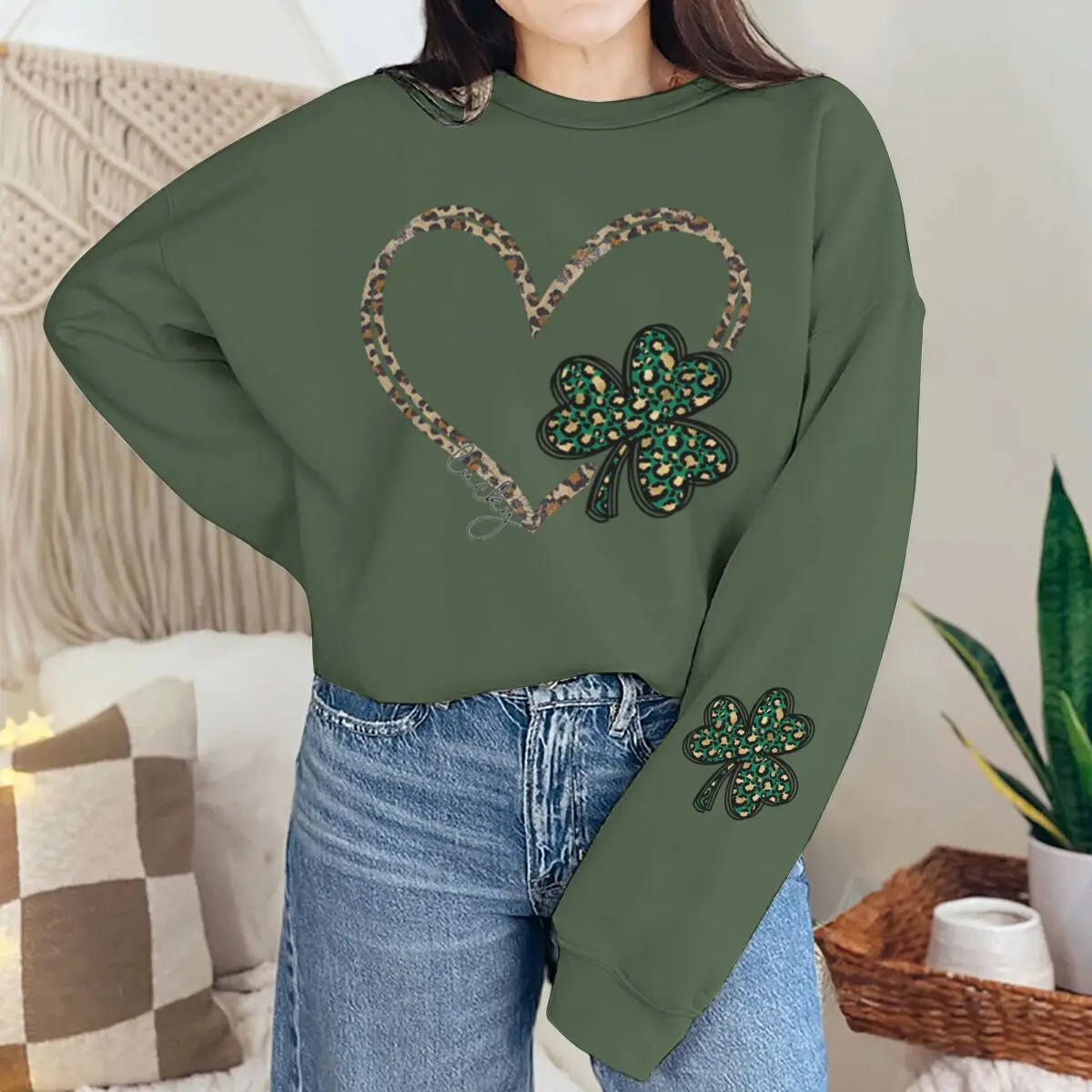 

Leopard Print Heart Clover Print Sweatshirt Women St. Patrick's Day Festival Sudaderas Long Sleeve Vintage Pullover Gifts