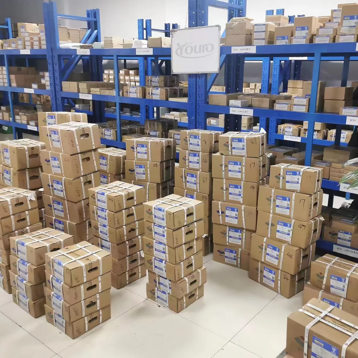 جديد الأصلي دلتا ECMA-K11315SS ECMA-A2 محرك سيرفو 2000 1.5KW RPM 400V في المخزون