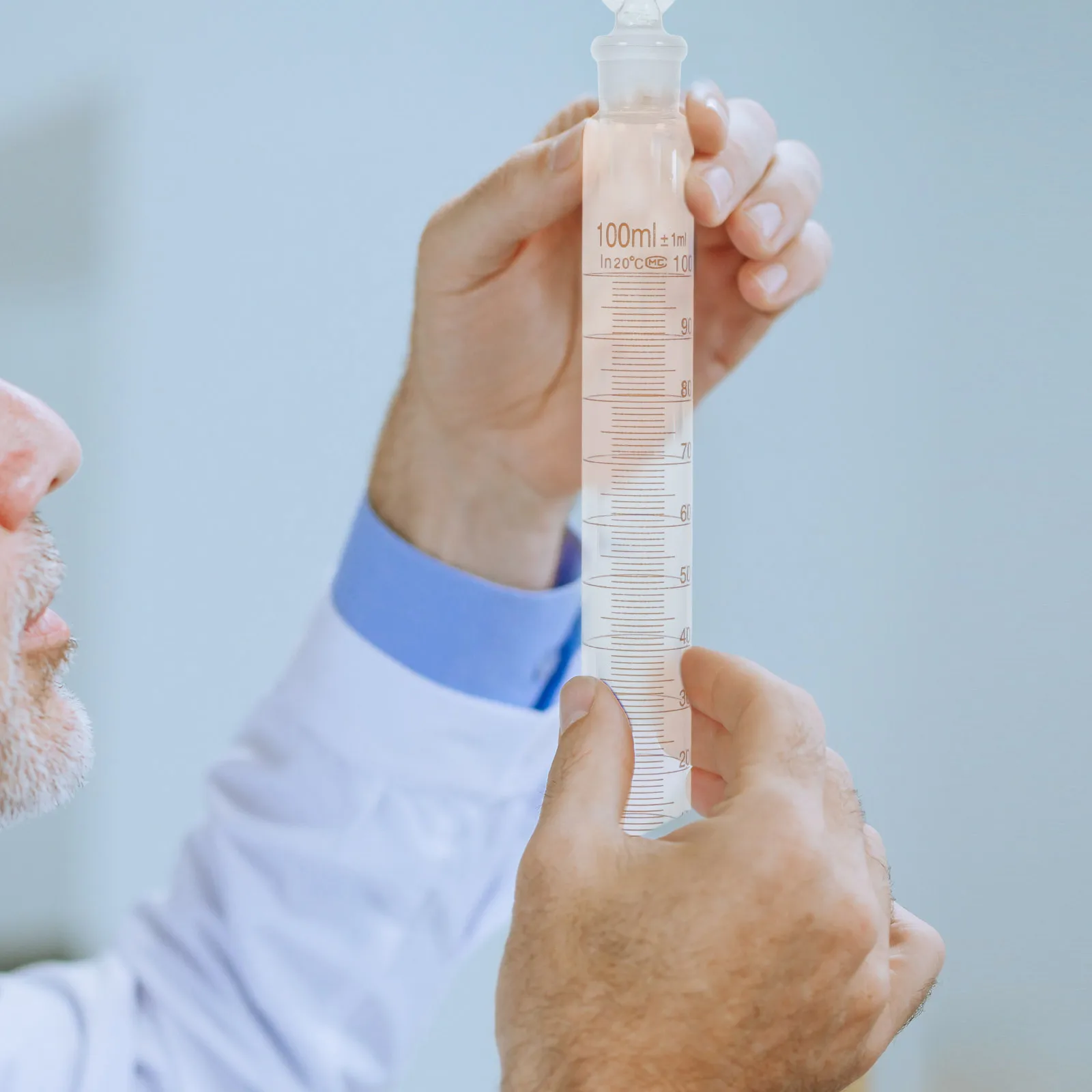 

1Pcs Graduated Glass Measuring Cylinder Stoppered Stable Base Experiment Measuring Cylinder Professional Accurate Scale