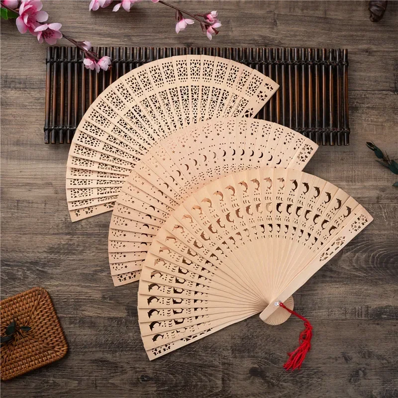 

1pc Chinese Hand-held Fan Wooden Fold Fans Bamboo Fan Wedding Bridal Party Decoration Handcraft Scented Wedding Party Crafts Gif