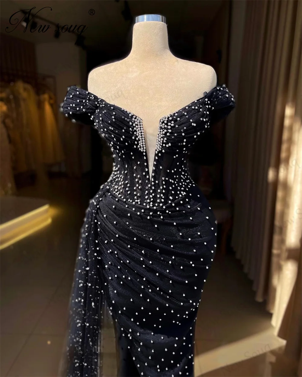 Vestido de noche de sirena negra con perlas blancas, elegante vestido de compromiso de Dubai, hecho a medida, hombros descubiertos, fiesta de boda, 2024