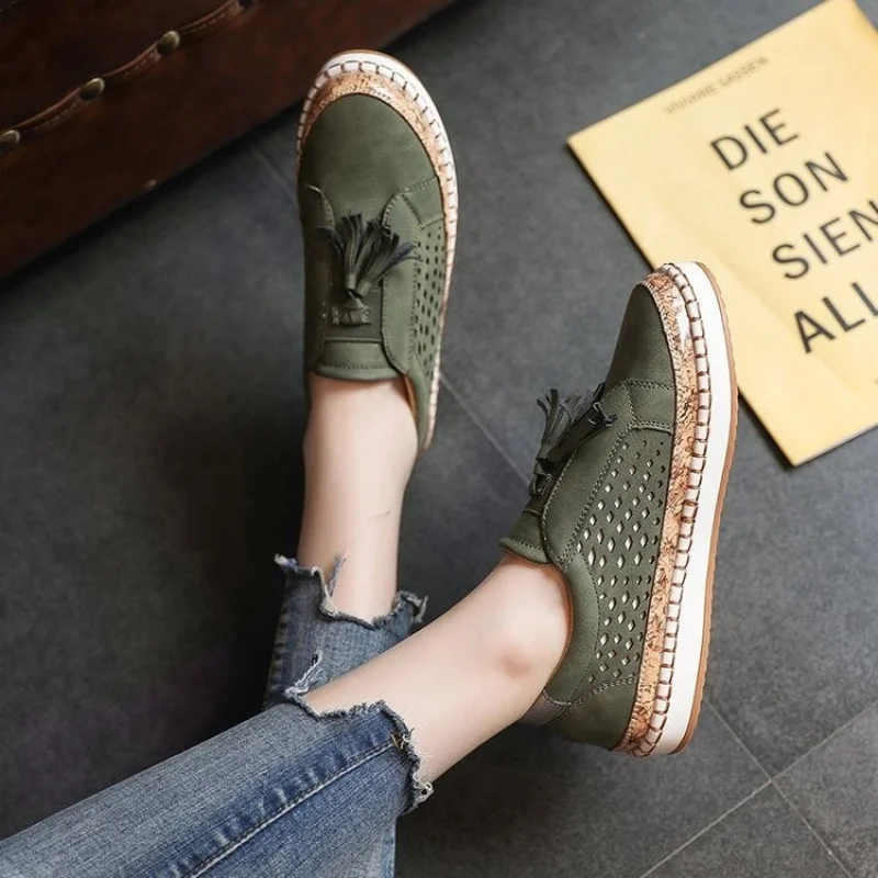 

New Women's Shoes 2025 Perforated Large Size Tassel Round Toe Two-tone Stitching Casual Shoes