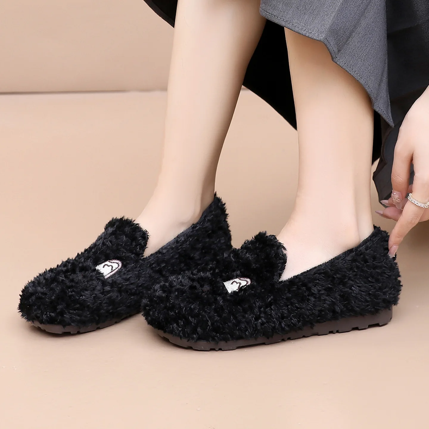 New Autumn-winter Casual Everyday Women's Shoes Thick Warm Sheepskin Cotton Boots with Soft Sole Suitable for Slip-on Wearing.