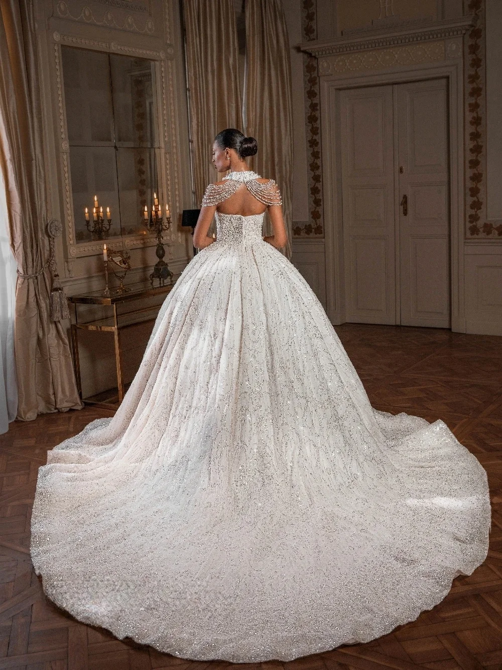Luxus Brautkleider Perlen Liebsten Braut Ballkleider Pailletten Backless Prinzessin Sweep Zug Angepasst Vestidos De Novia