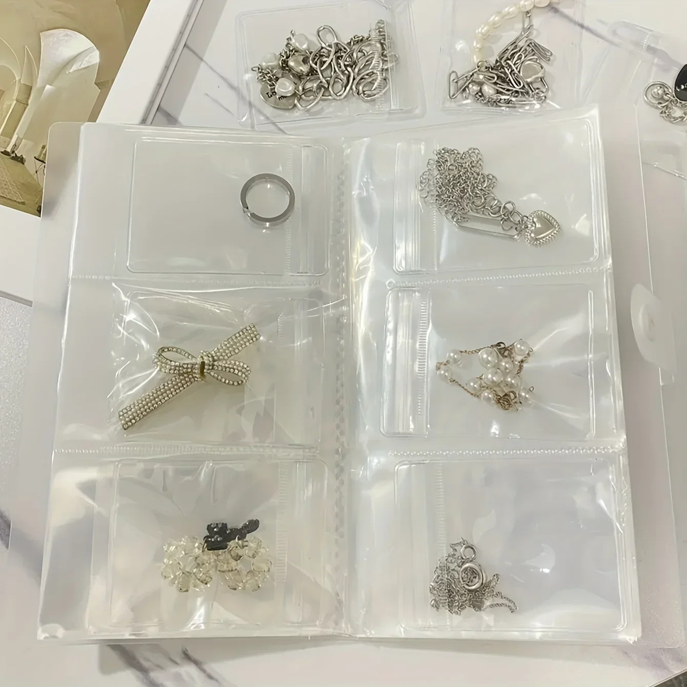 84-Zellen-transparentes Schmuck-Aufbewahrungsbuch, tragbar, für Reisen, einfache Ansicht, Zugang, Album, Fotoalbum-Tasche für die Organisation von Schmuck