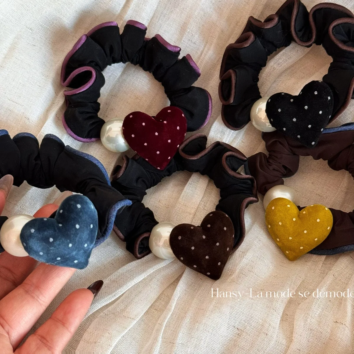 Hair Scrunchie Velvet Dotted Heart Pearl Elastic Ruffle Ponytail Holder for Women Autumn Winter Daily Travel Lightweight