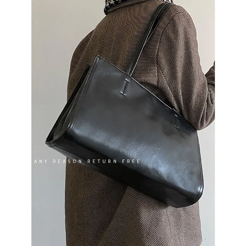 Korean Solid Patent Leather Bright Surface Tote Bag Fashion Large Capacity Commuter Shoulder Bag 2024 Women New Casual Handbag