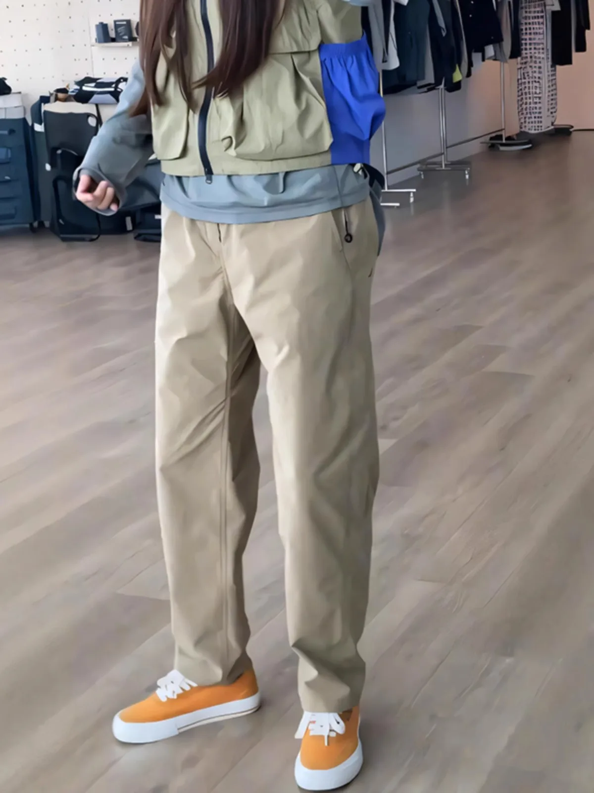 بنطلون كاكي ناعم مبطن بالصوف للرجال للخريف والشتاء في الهواء الطلق مقاوم للرياح ومقاوم للماء للمشي لمسافات طويلة وتسلق الجبال...