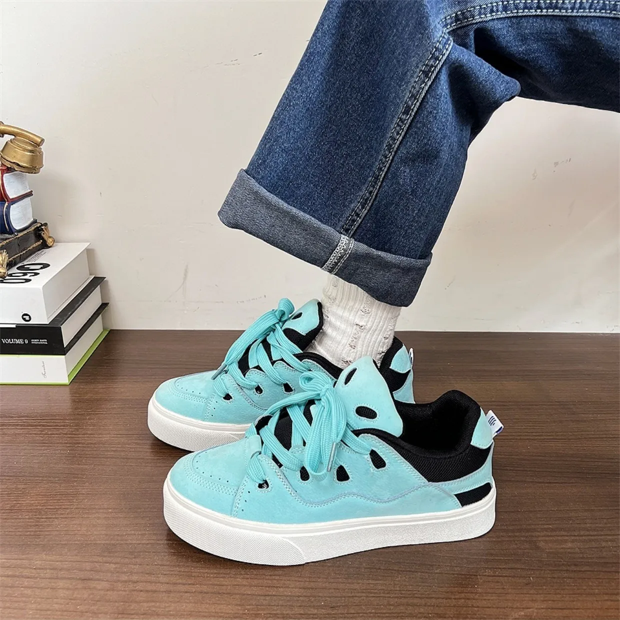 Low top retro board shoes female Korean version of ins tide street photo 2023 new pair sneakers men