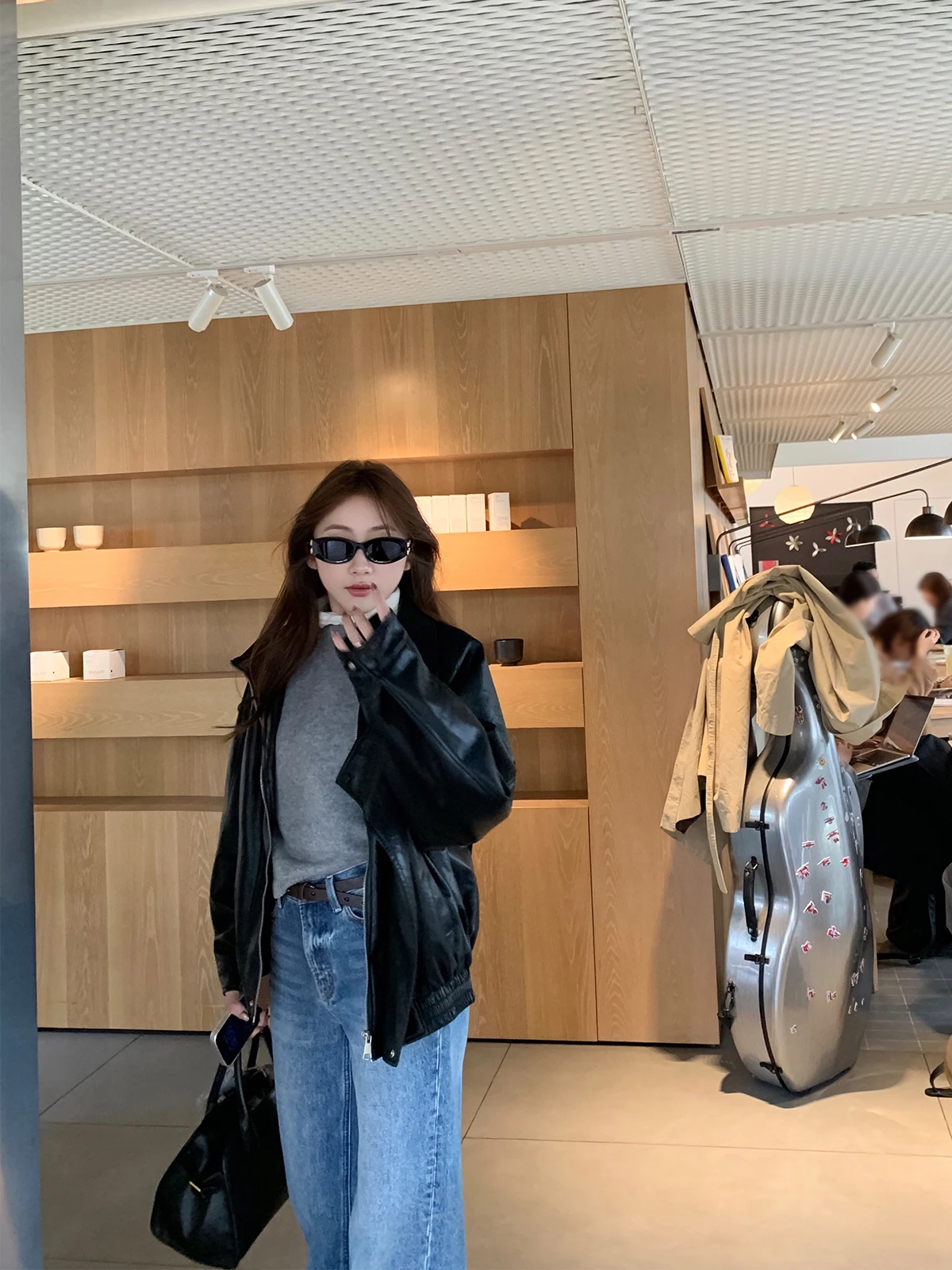 세련된 신상 PU 가죽 재킷 칼라 코트 숏 기장 지퍼 여밈 긴소매 여성 겨울 코트 스타일리쉬