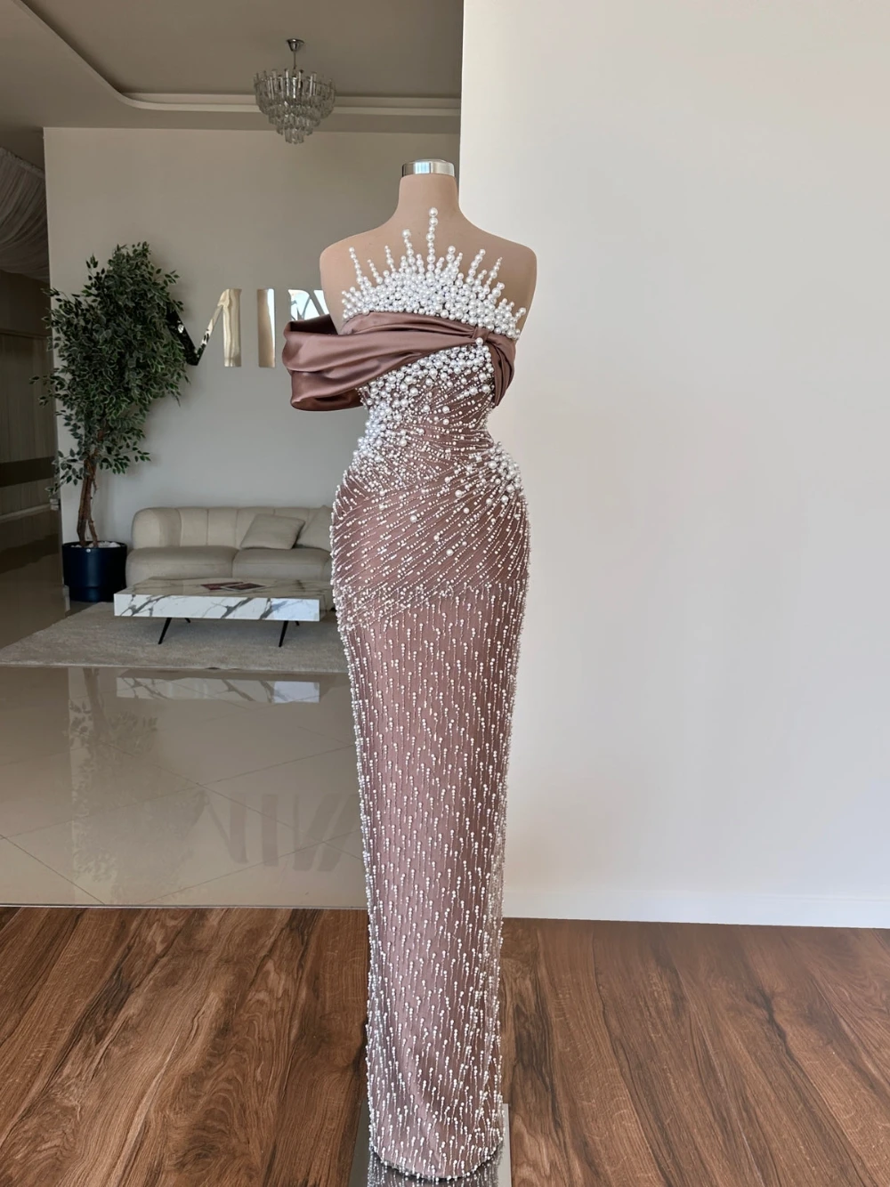 Een schouder ingewikkelde rechte avondjurk luxe parels chique vrouwen speciale gelegenheden cocktailjurk op maat elegant