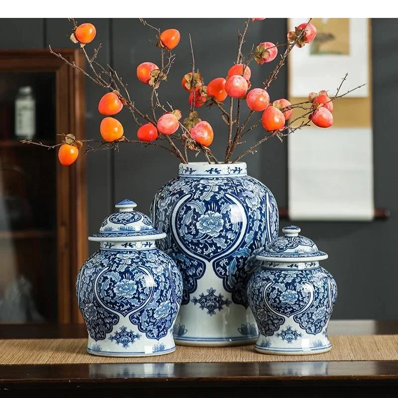 Chinese Vintage Blue and White Porcelain Jar Ceramic General Handicraft Ornaments Bottle Vases