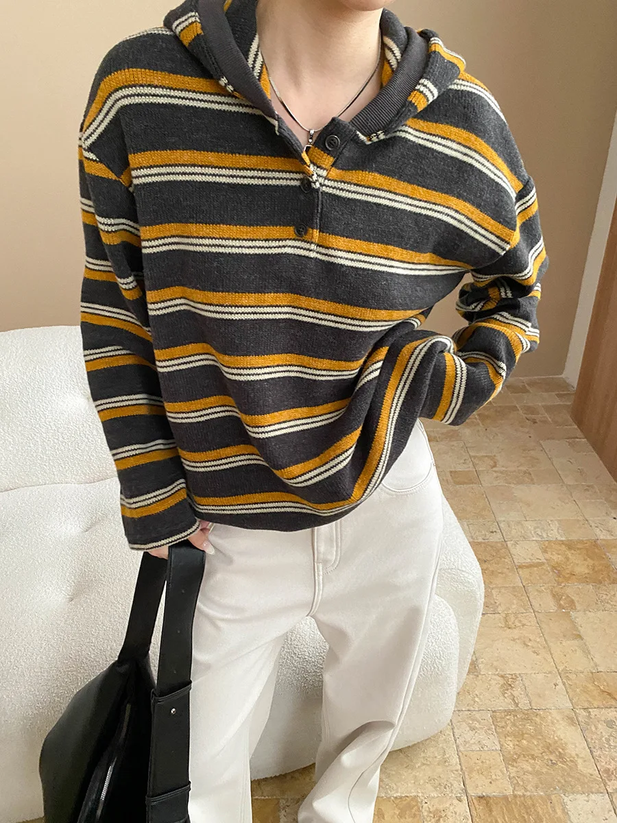 

Женский повседневный вязаный свитер с капюшоном и пуговицами в контрастную полоску