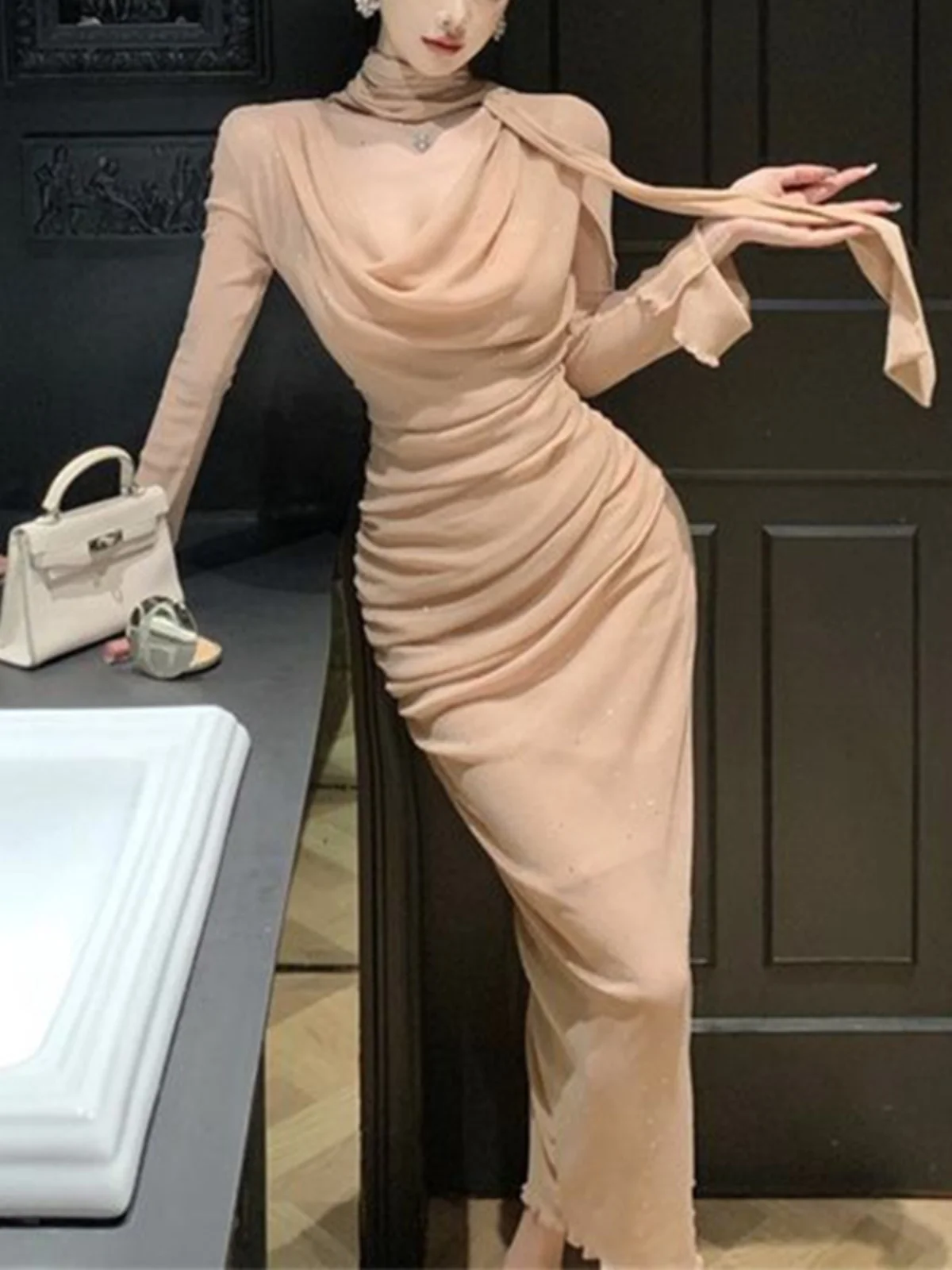 فستان طويل أنيق مقاس كبير بتصميم عتيق للنساء تنورة ضيقة تناسب الموسم الخريفي وأكمام طويلة مادة أخرى 00%