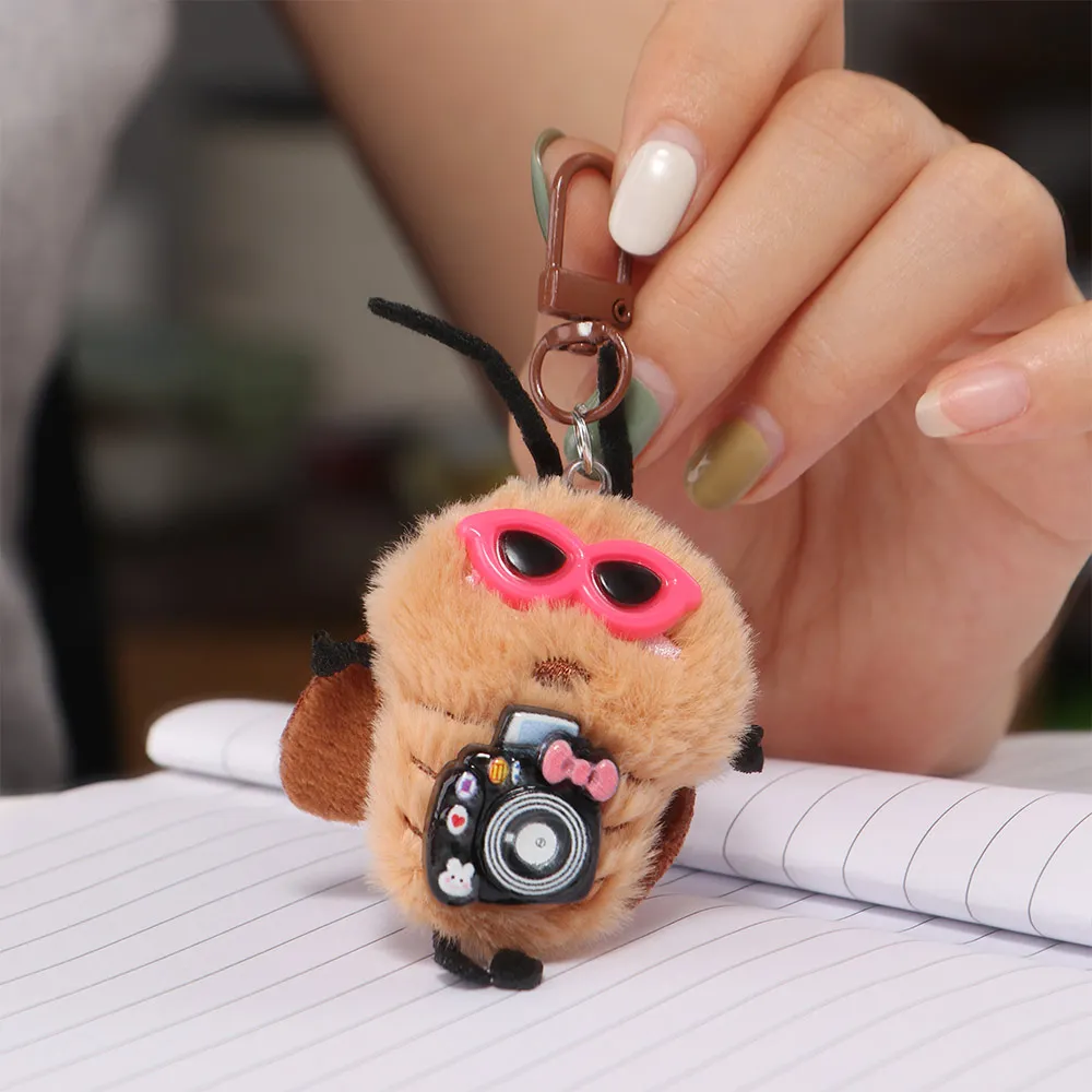 Fashion Bag Hanging Cockroach Keychain Ornaments Mini Cockroach Pendant Funny Creative Car Key Ring Key Decor