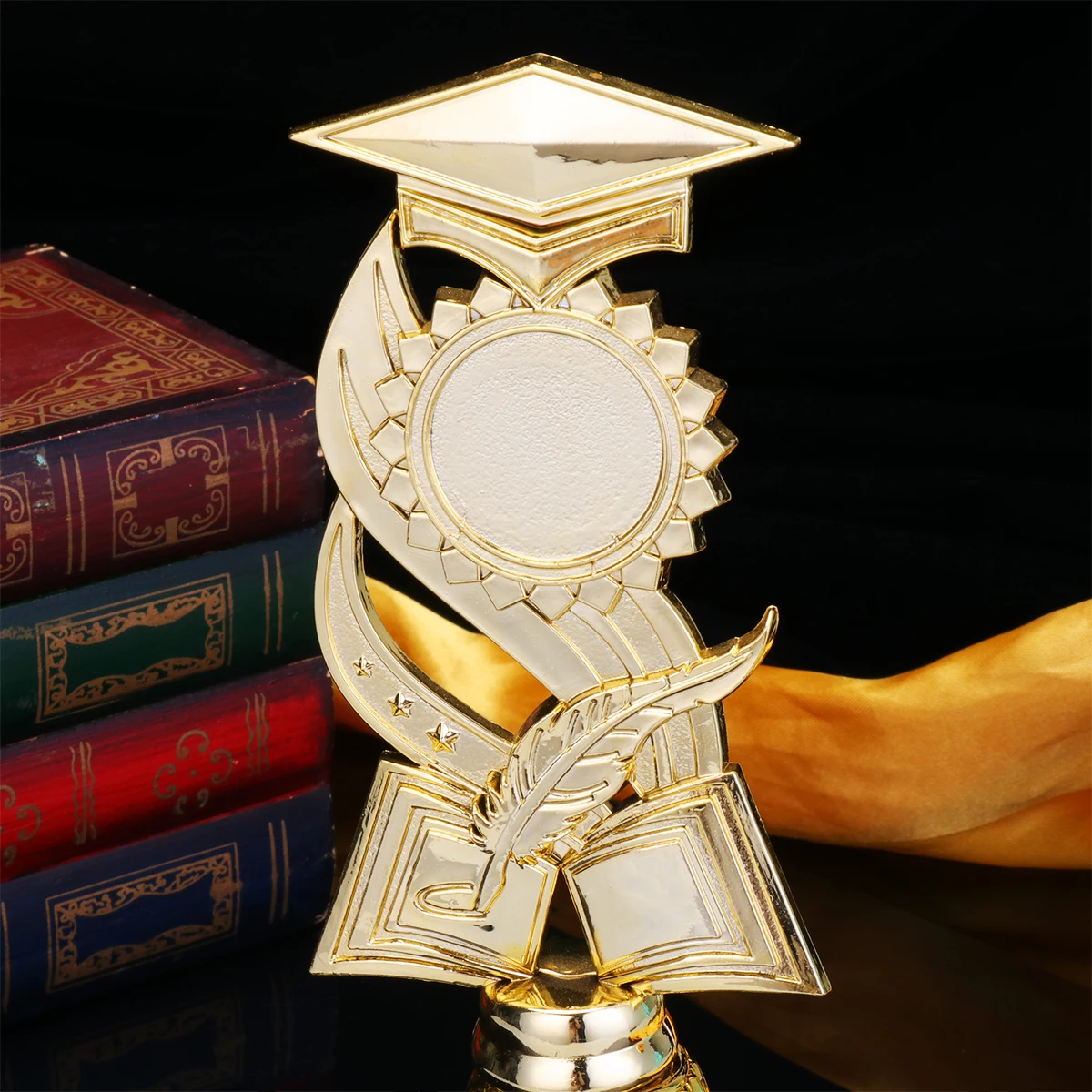 

26cm Doctor Hat Trophy Competitions Plastic Reward Trophy Creative Activity Award Cup for (Golden)