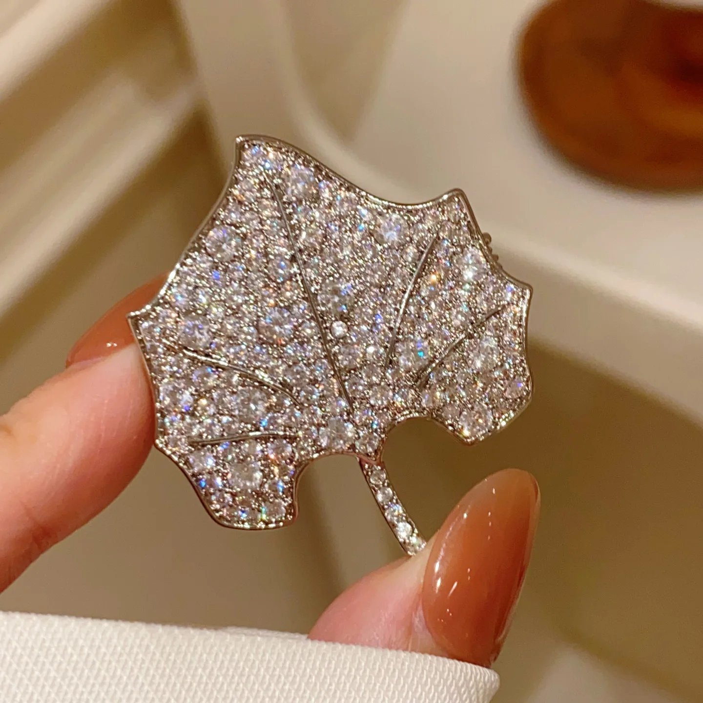 Korean Style Full Micro-inlaid Zircon Maple Leaf Brooches for Women Simple and High-end Corsage Suit Coat Accessories Pins