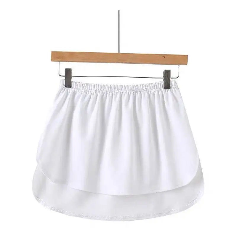 The priming artifact skirt is paired with a sweatshirt women's autumn and winter sweater, layered with a versatile inner hem sho