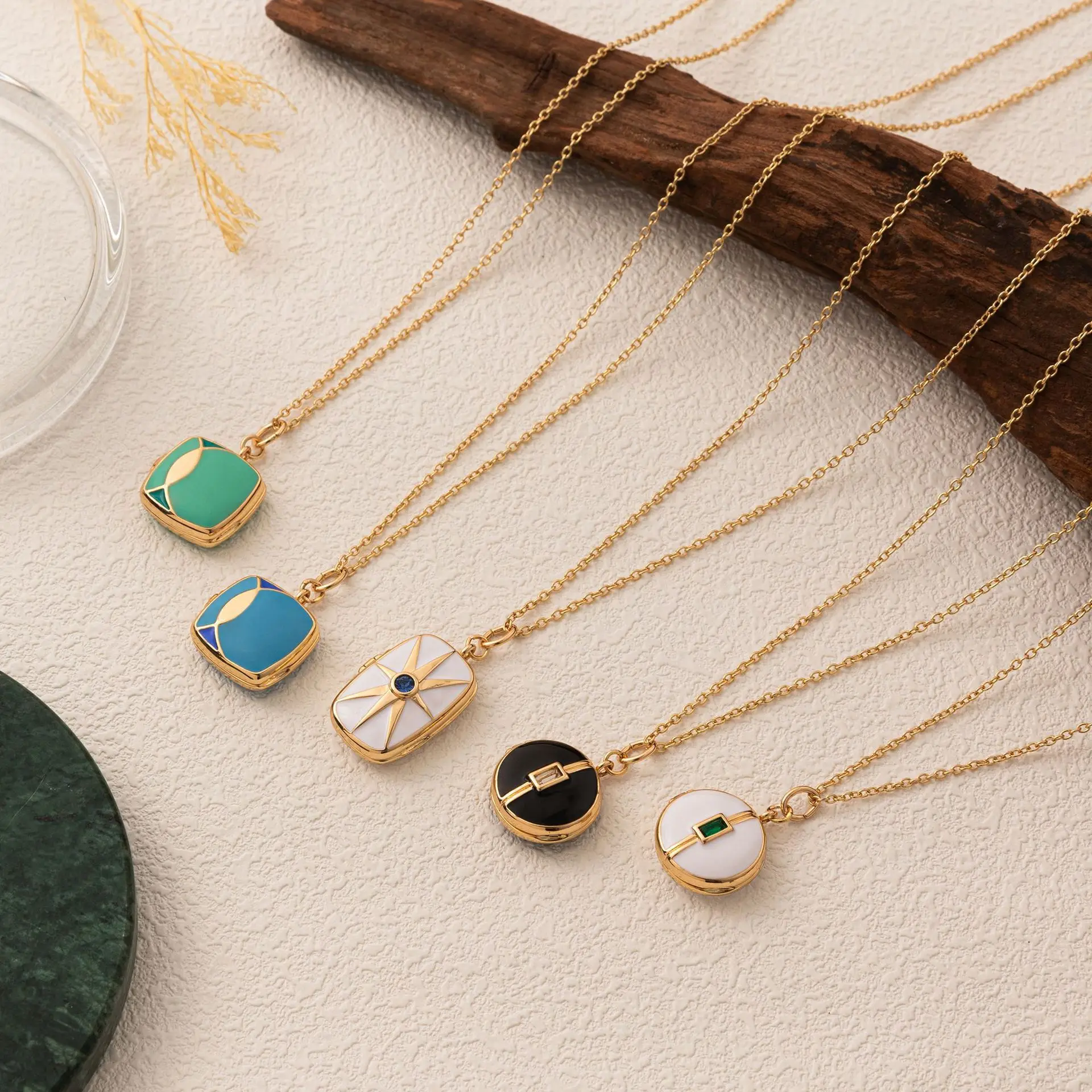 

Ladies' retro colored glaze geometric necklace, copper drip oil round square pendant opening and closing design fashion jewelry