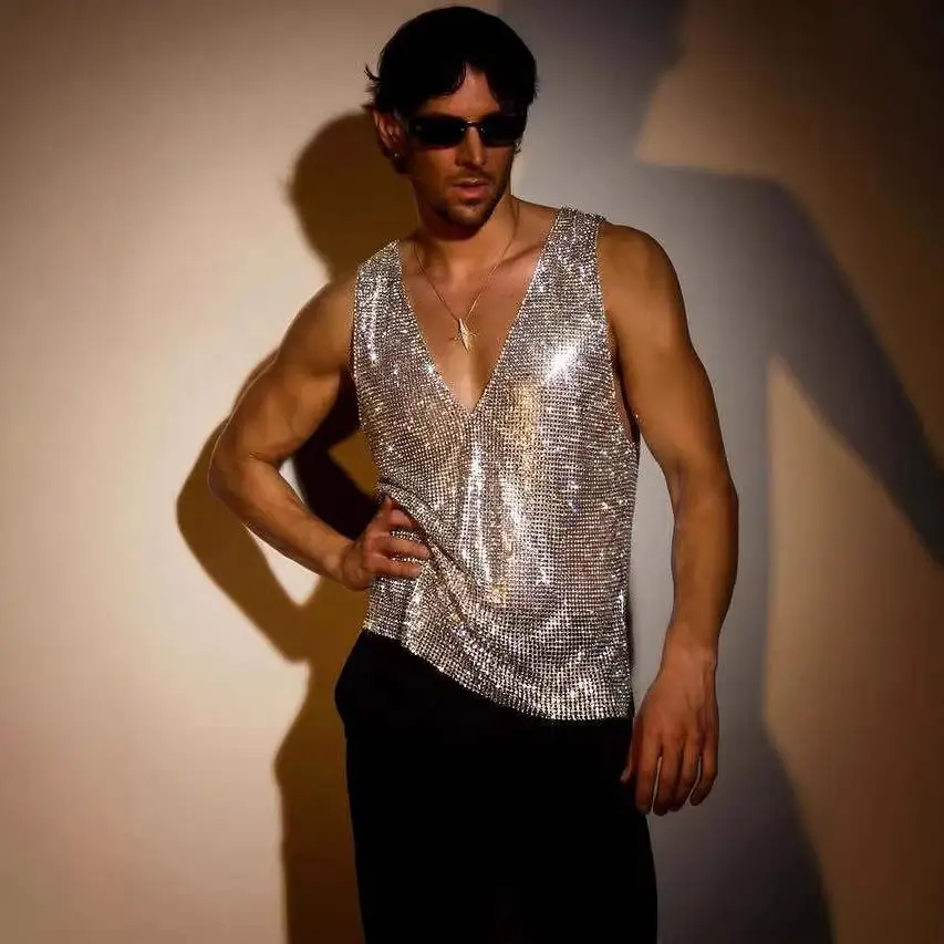 

Серебряный мужской жилет с V-образным вырезом L9353, блестящий, с бриллиантами, для ночного клуба, универсальный топ, для музыкальных фестивалей, укороченный, А-силуэт, для ношения под одеждой